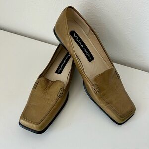 EUC - Nina Leather Gold Flat, size 8.5 N